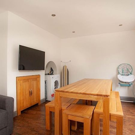 Three Bedroom House, Driveway, Bracknell Centre Exterior foto