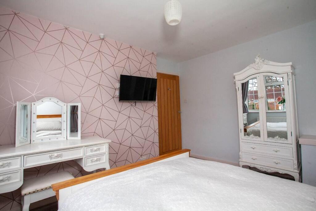 Three Bedroom House, Driveway, Bracknell Centre Exterior foto
